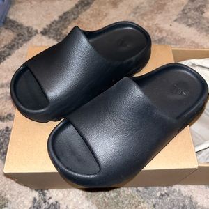 UEC! Toddler Yeezy Slides
